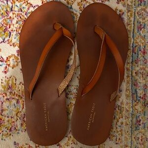 American Eagle Outfitters Tan Flip-Flop Sandals Size 7